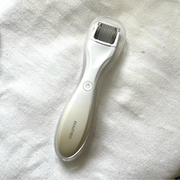 BeautyBio GloPRO Facial Microneedling Tool - Picture 4 of 5